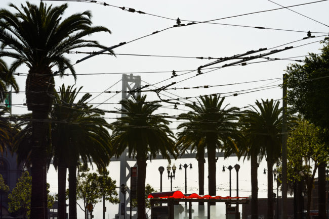 USA, Kalifornien, San Francisco, Embarcadero & Oakland Bay Bridge (2016)