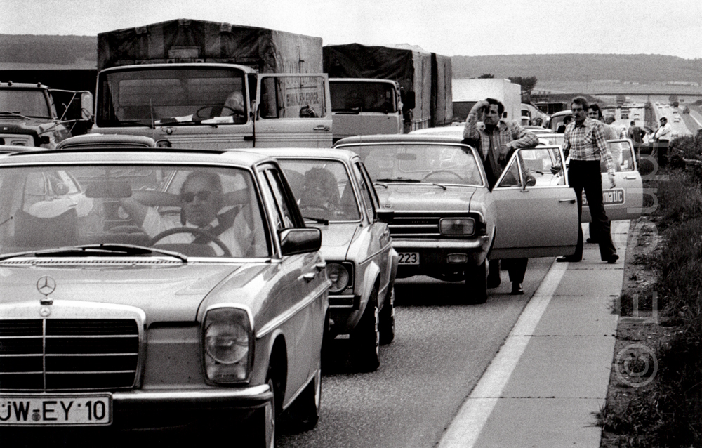Deutschland, Rhein-Main-Gebiet, Stau auf der A5 (1977) / Germany, Rhein-Main area, traffic jam on the A5 motorway (1977)