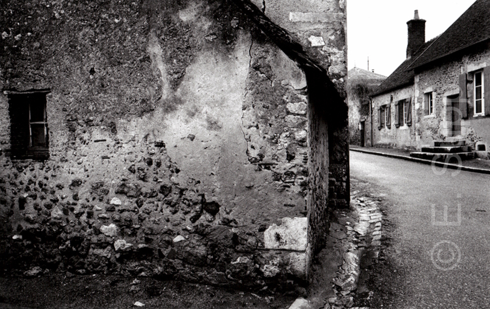 Frankreich, Loiretail, alte Dorfstraße (1979) / France, Loire valley, old village street (1979)