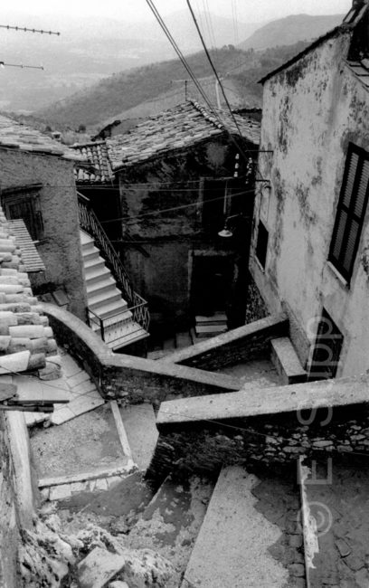 Italien, Abruzzen, alte Dorftreppe (1985) / Italy, Abruzzi, old village stairs (1985)