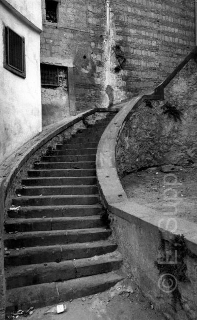 Italien, Neapel, Treppe in der Altstadt (1985) / Italy, Naples, stairs in the historic centre (1985)