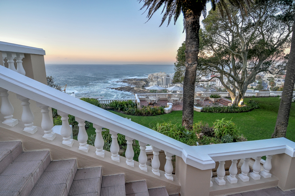 Südafrika, Cape Town, Blick vom Ellerman House, Bantry Bay, auf die Atlantikküste (2012)