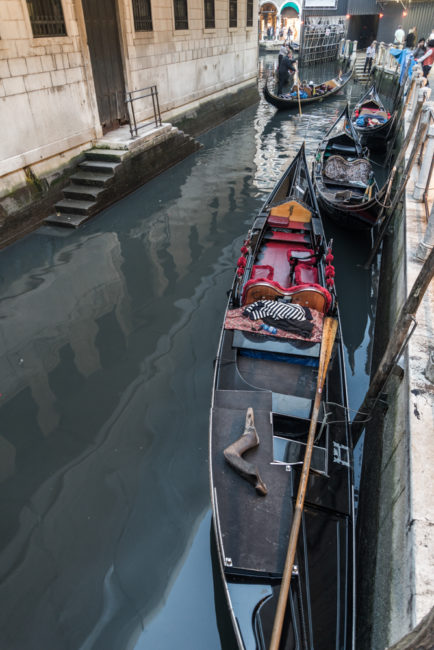 Venedig, Italien, Gondeln hinter dem Markusplatz