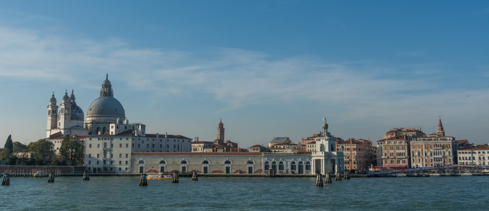 Venedig, Italien, Blick vom Canale della Giudecca auf Santa Maria della Salute und Anfang Canale Grande