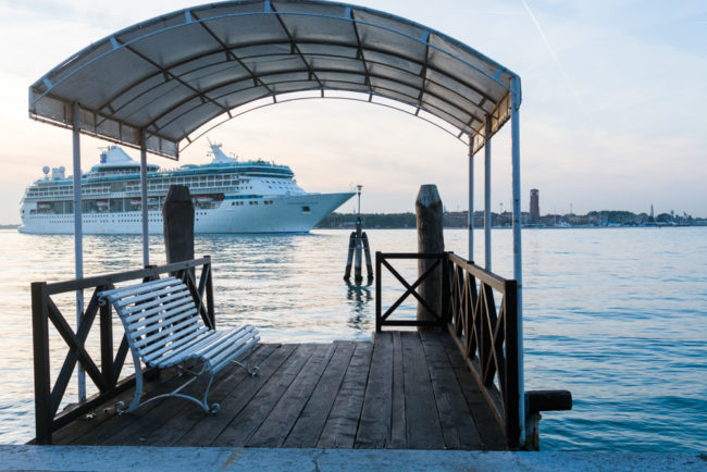 Venedig, Italien, Bootsanleger Lido mit Kreuzfahrer