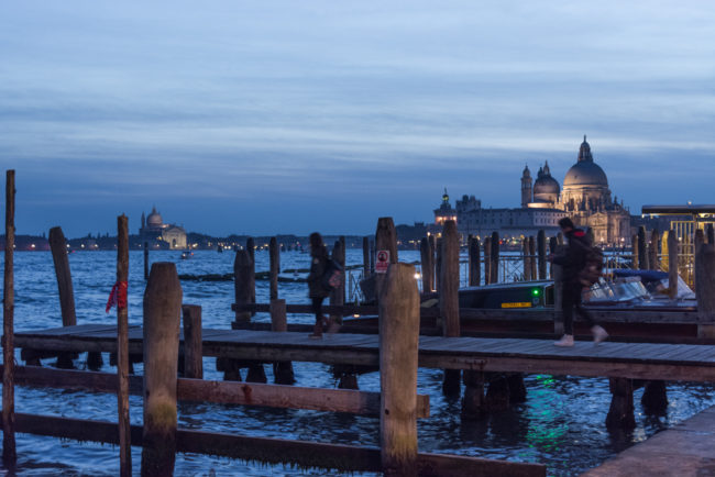 Venedig, Italien, Santa Maria della Salute vom Bootsanleger an Riva degi Schiavoni