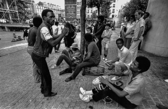 Frankreich, Paris, Straßenmusikanten vor Beaubourg (1980)