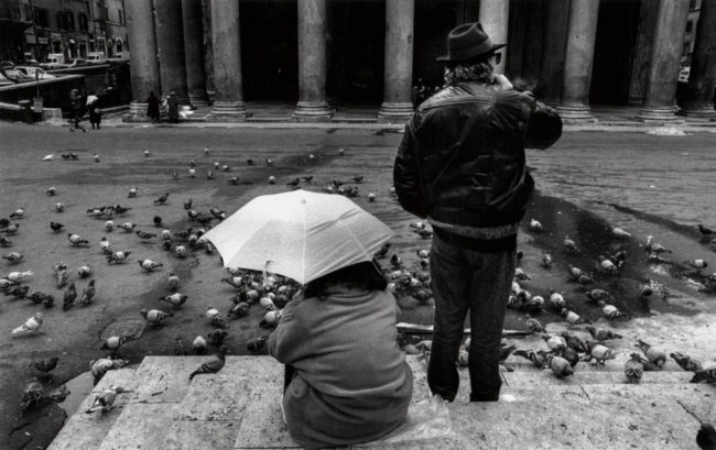 Italien, Rom, Touristen und Tauben vor dem Pantheon (1978)