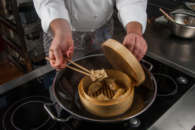 Dim sum, Teigtaschen mit Füllung, im Wok dämpfen - enos-Kochlexikon