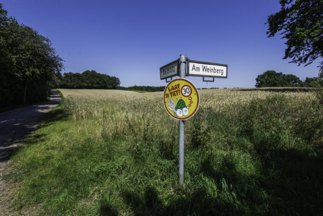 Schwentinental, Ortsteil Weinberg, Straßenschilder erinnern an einstigen Weinbau