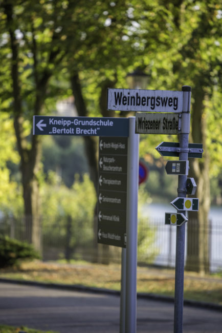 Buckow, Straßenschilder erinnern an einstigen Weinbau