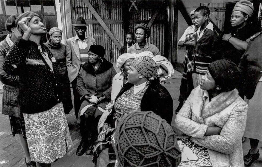 Südafrika, Kapstadt, Apartheid Crossroads, Frauenkommittee nach einer Polizeirazzia - (1978)