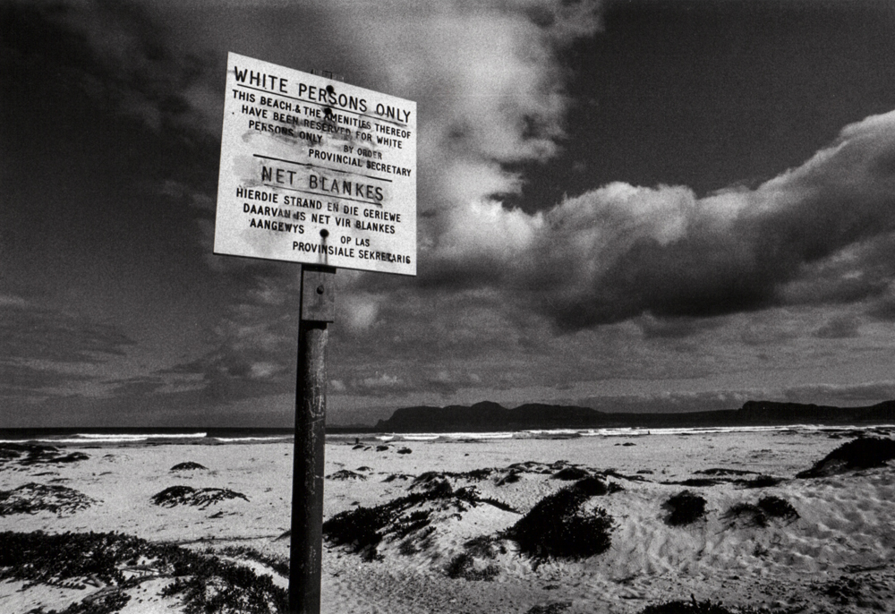 Südafrika, False Bay, Apartheid, leerer Strand nur für Weiße - (1978)