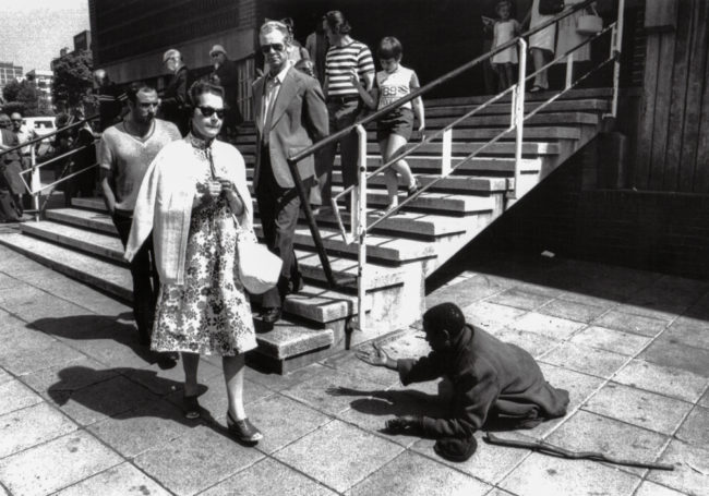 Südafrika, Johannesburg, Apartheid, Kein Almosen vor der Kirche - (1978)