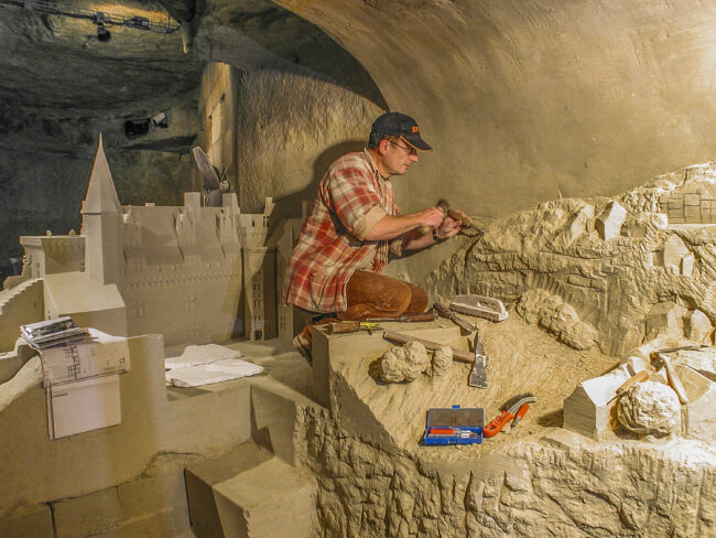 Frankreich, Loire, Skulpturen in den Tuffsteinhöhlen, Künstler: Philippe Cormand